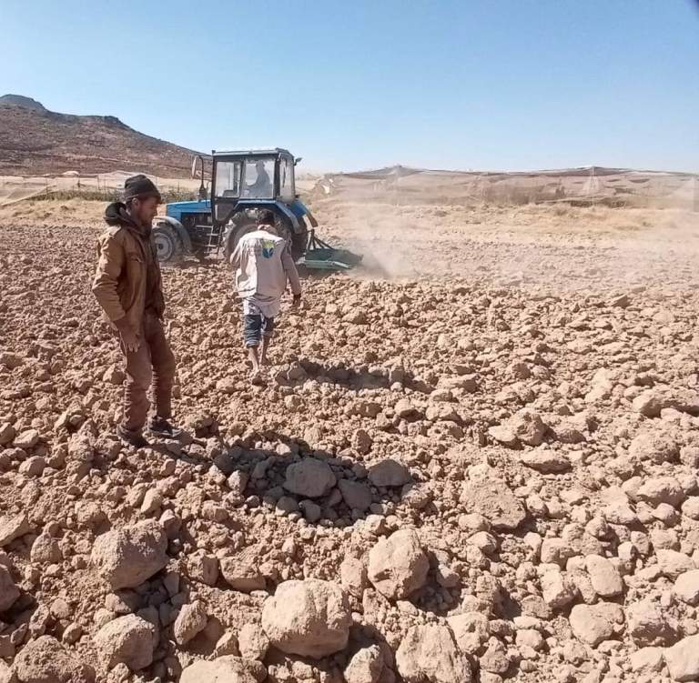 تفقد سير مبادرة الحراثة المجتمعية في عزلة الجرشة بمديرية ميفعة عنس