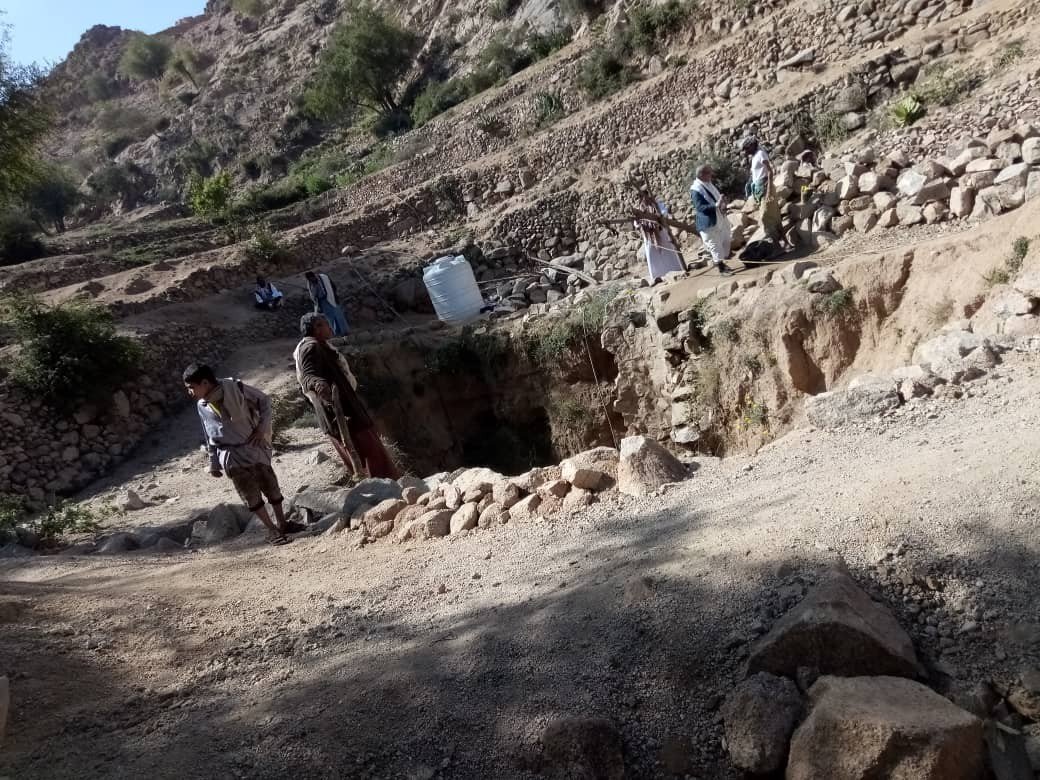 جمعية وشحة تتفقد تنفيذ مبادرة حفر بئر مياه في منطقة القاعدة