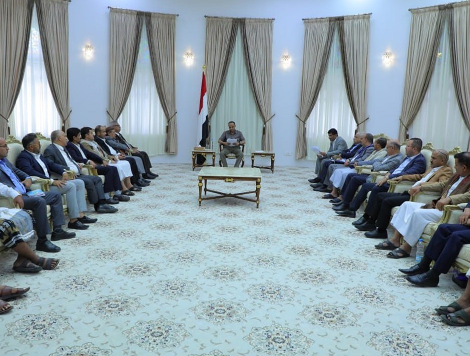 الرئيس المشاط يوقع على اتفاقية تنفيذ الاستراتيجية الوطنية لتوطين صناعة الحليب ومشتقاته