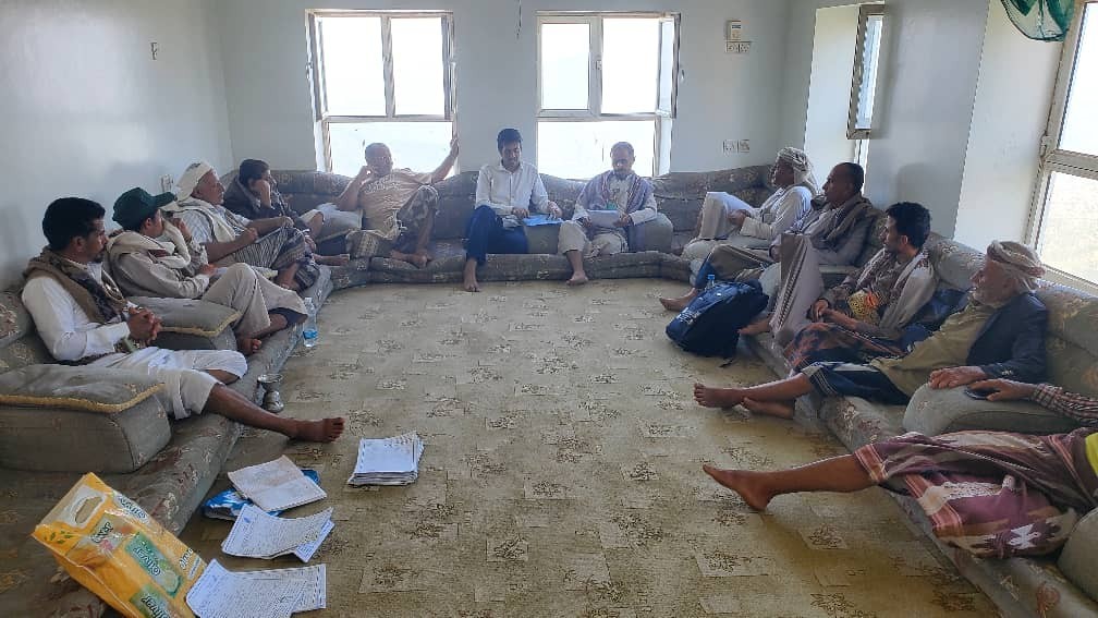 جمعية الخبت التعاونية ومكتب الزراعة يعقدان اجتماعاً دورياً