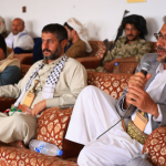 نائب رئيس الوزراء ومحافظ ذمار يدشّنان حصاد القمح في مزرعة الأسرة التابعة للمؤسسة الاقتصادية