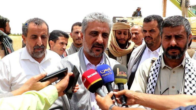 نائب رئيس الوزراء ومحافظ ذمار يدشّنان حصاد القمح في مزرعة الأسرة التابعة للمؤسسة الاقتصادية