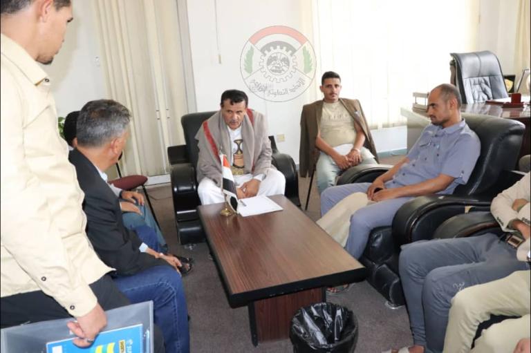 رئيس الاتحاد التعاوني الزراعي يلتقي طلبة كلية الزراعة بجامعة إب