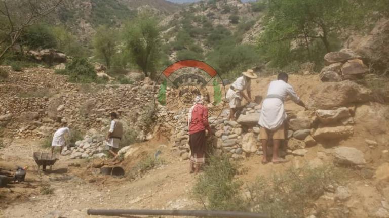 أبناء عزلة شرس الأعلى يطلقون مبادرة بناء جدار حماية مقبرة بمنطقة الشبكه بحجة