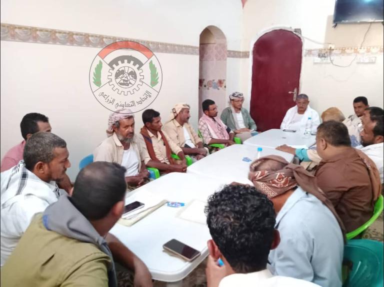 اجتماع بجمعية الدريهمي التعاونية بالحديدة لمناقشة تعزيز أداء الوحدات وتطوير خدمات وحدة الألبان