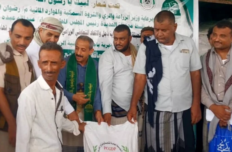 تدشين مشروع الزراعة التعاقدية وتوزيع البذور للمزارعين في باجل بالحديدة