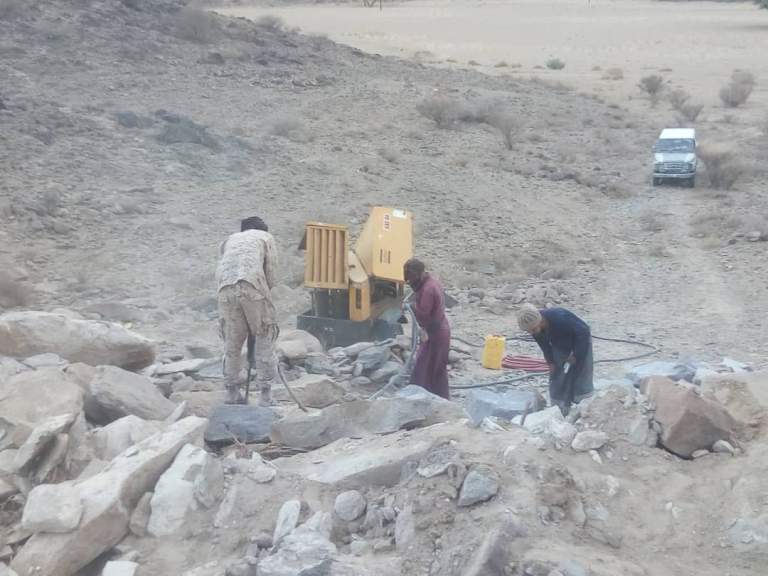 مأرب.. إطلاق المرحلة الثالثة من مبادرة رصف طريق الأخلة – الجميم بمديريتي رحبة وجبل مراد