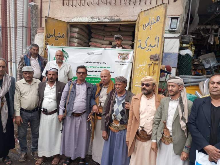 إب….تدشين دعم إسمنتي لمبادرة خزان حصاد مياه عصفر في بني منصور بمديرية بعدان