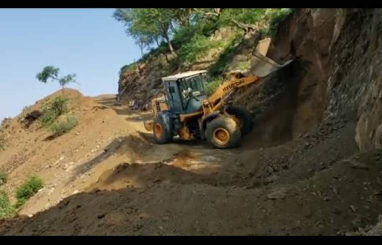 جمعية قفل شمر التعاونية تنفيذ مبادرة شق طريق “بيت المهاب – بيت المعبوش” بعزلة شمرين