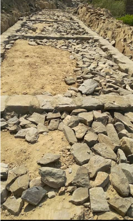 حجة.. أبناء قرية عكاز ينفذون مبادرة مجتمعية لرصف طريق العقبة بمديرية المغربة حجة.. أبناء قرية عكاز ينفذون مبادرة مجتمعية لرصف طريق العقبة بمديرية المغربة