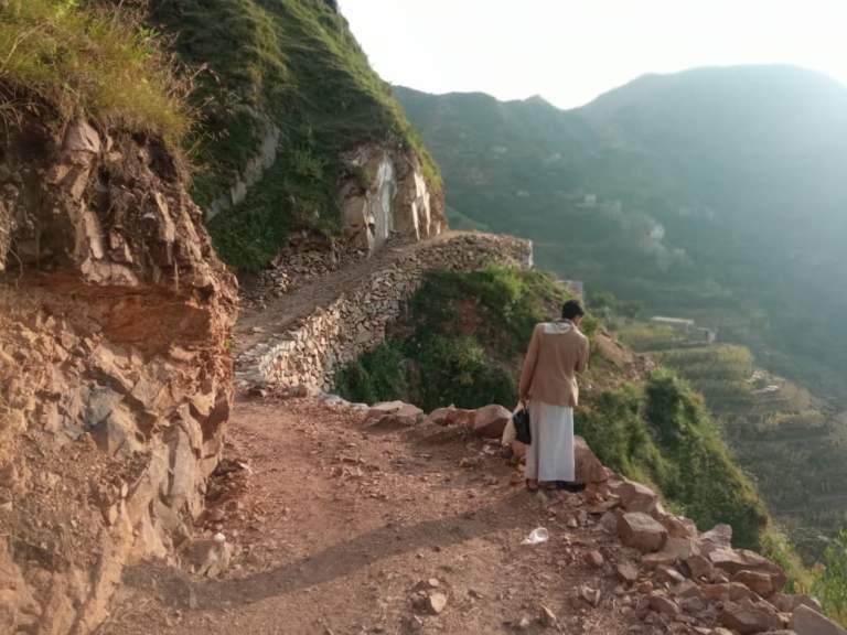 جمعية بني العوام تتابع سير تنفيذ مبادرة شق طريق بيت علي سعيد في عزلة جبل نمر بمحافظة حجة جمعية بني العوام تتابع سير تنفيذ مبادرة شق طريق بيت علي سعيد في عزلة جبل نمر بمحافظة حجة