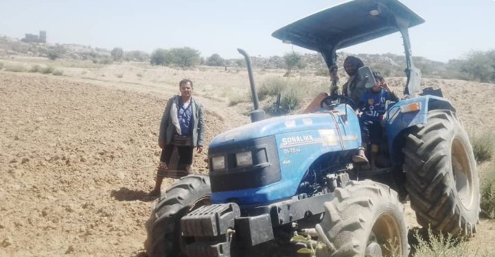 تدشين الحراثة المجتمعية للموسم الشتوي لزراعة القمح في مديرية السوادية بالبيضاء تدشين الحراثة المجتمعية للموسم الشتوي لزراعة القمح في مديرية السوادية بالبيضاء