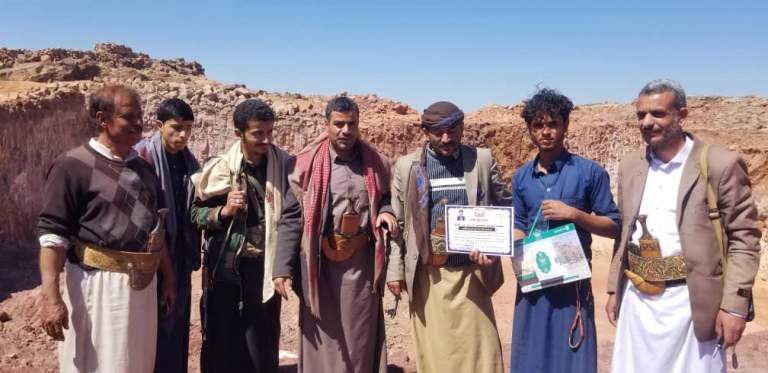 الاطلاع على سير العمل في مشروع مبادرة خزان حصاد مياه في قرية اللكمة بمديرية الطويلة الاطلاع على سير العمل في مشروع مبادرة خزان حصاد مياه في قرية اللكمة بمديرية الطويلة