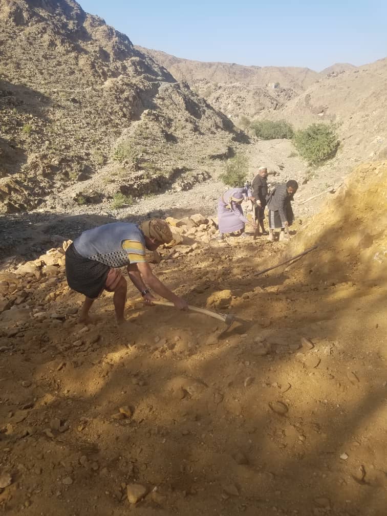 مأرب.. أبناء بني مقبل بمديرية بدبدة يطلقون مبادرة مجتمعية في مجال الطرق