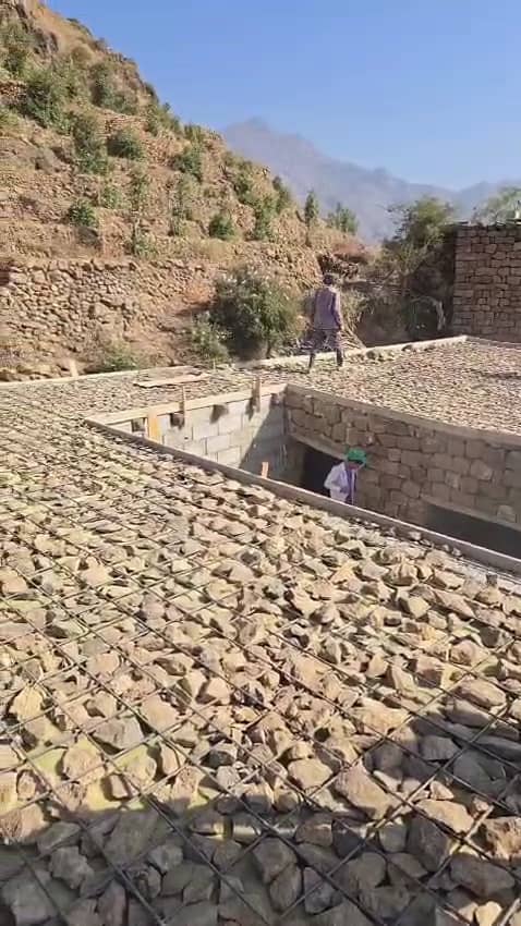 بمبادرة مجتمعية استكمال صبّ أسطح مدرسة الفاروق بحفاش وإعادة تأهيل الفصول الدراسية