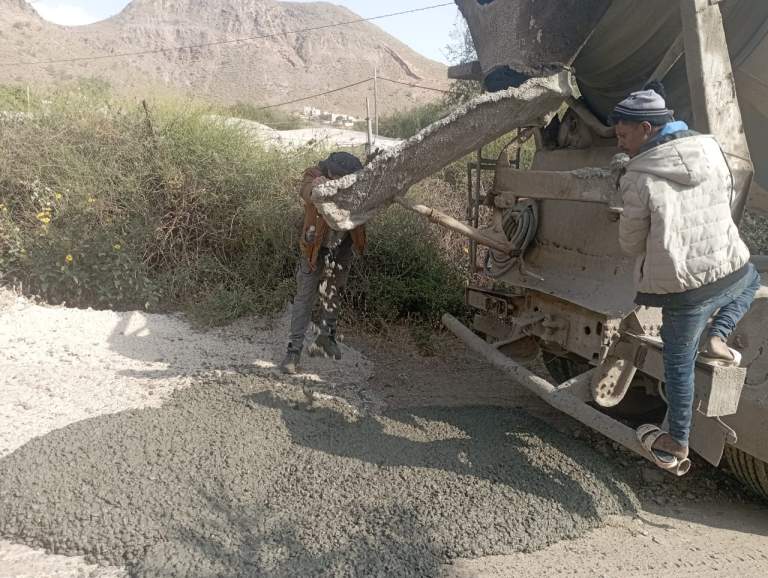 جمعية دمت التعاونية تنفذ مبادرة مجتمعية لإصلاح طريق الموضع القرية القديمة