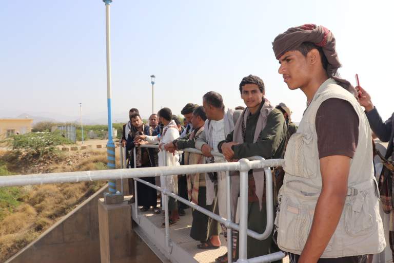 وفد من محافظة البيضاء يطّلع على نماذج الجمعيات الزراعية الناجحة في الحديدة وحجة