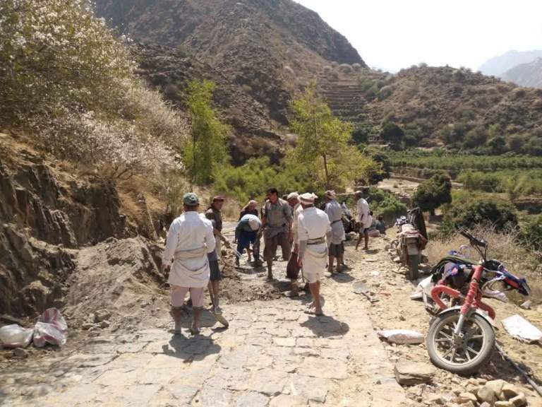 تفقد سير العمل في مبادرتي طريق الشلفه والركن في عزلة بيت قدم بحجة