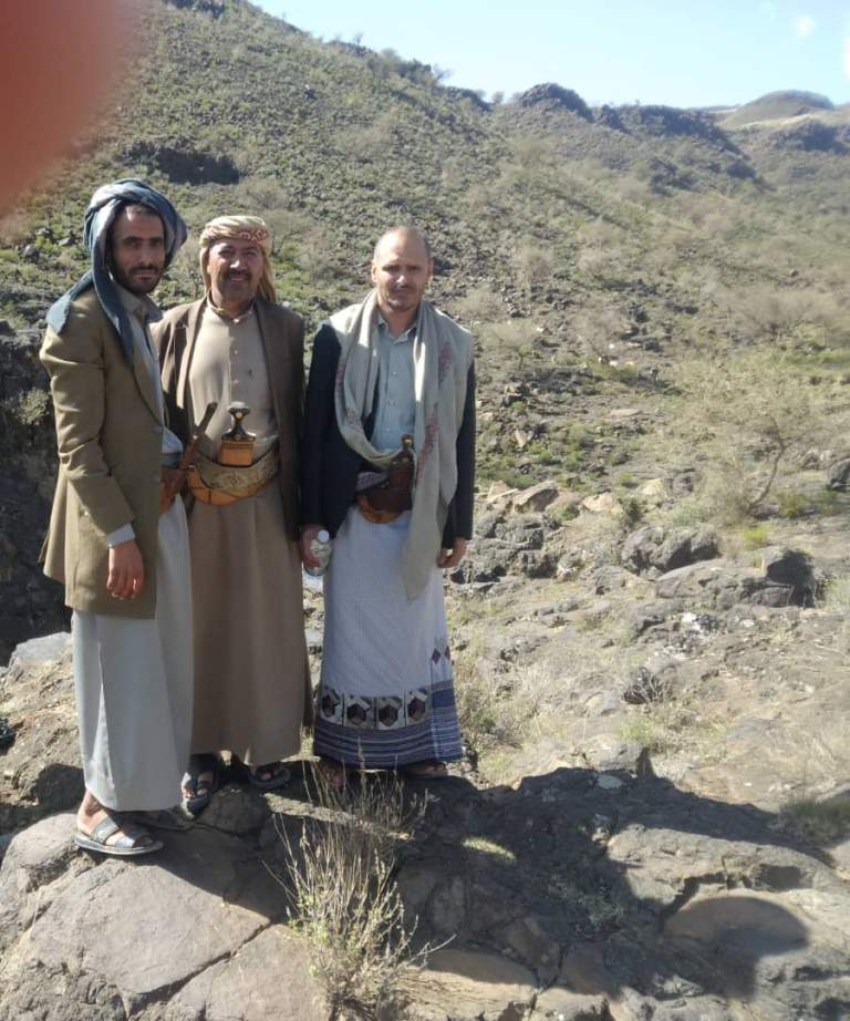 نزول ميداني لفريق من جمعية قاع جهران لتحديد مواقع إنشاء حواجز مائية جديدة