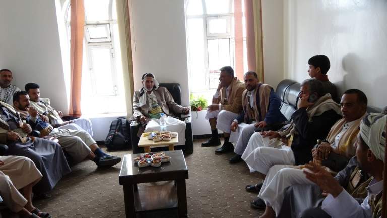 الأمين العام للاتحاد التعاوني الزراعي ينفذ زيارة عيدية لجمعية شعوب التعاونية بأمانة العاصمة