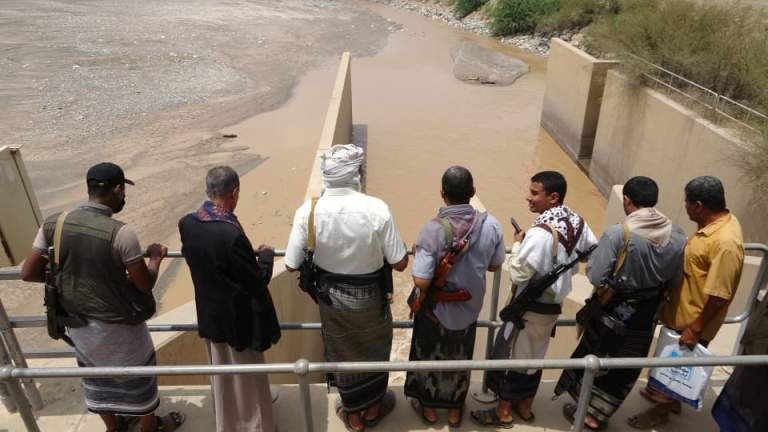 الحديدة…. المحافظ عطيفي  يفتتح قناة الدرعانية ويطلع على عدد من الأنشطة التنموية بمديرية الزهرة￼