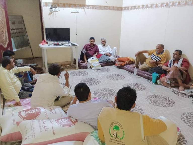 فريق تنموياً من وحدة التمويل المركزية يزور جمعية الدريهمي التعاونية