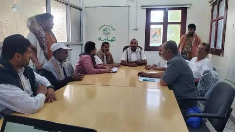 مناقشة جوانب تفعيل المدارس الزراعية وتسويق منتجات الجمعيات التعاونية بالحديدة