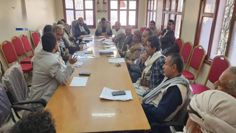 مناقشة سير تنفيذ المشاريع الزراعية في محافظة البيضاء