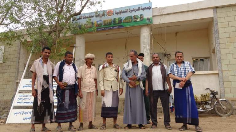 لجنة وزارية تطلع على إنجازات ومشاريع جمعية الزهرة التعاونية الزراعية بالحديدة