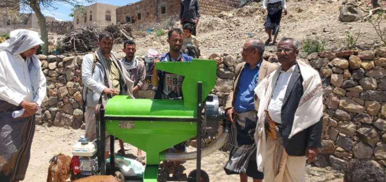 تفقد سد الخالف في ماوية بتعز وتدشين حصاد الذرة الشامية بالتقنيات الحديثة