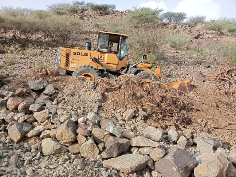 حجة.. أهالي بني المساوى بكعيدنة يدشنون مبادرة مجتمعية لشق طريق بني المساوى