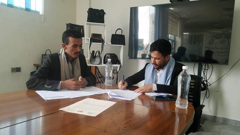 توقع اتفاقية تمويل “سبع محافظ” لدعم المشاريع الصغيرة والأصغر في أحياء بمديرية معين