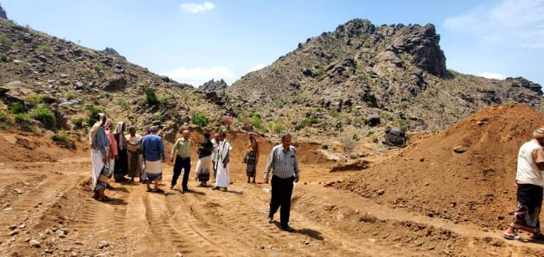 لجنة وزارية تطّلع على المشاريع التنموية والزراعية لجمعية مديرية باجل التعاونية بالحديدة