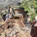 تفقد سير العمل في مبادرة شق طريق "بيت جانم ـ محيد" بجبل المحويت تفقد سير العمل في مبادرة شق طريق "بيت جانم ـ محيد" بجبل المحويت