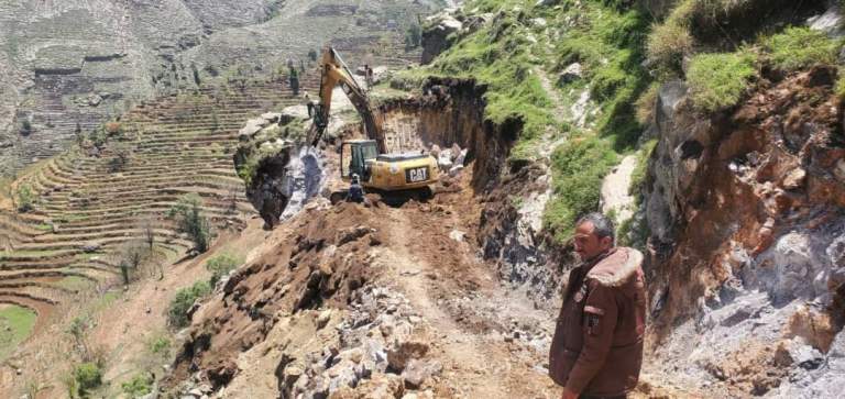 تفقد سير العمل في مبادرة شق طريق “بيت جانم ـ محيد” بجبل المحويت