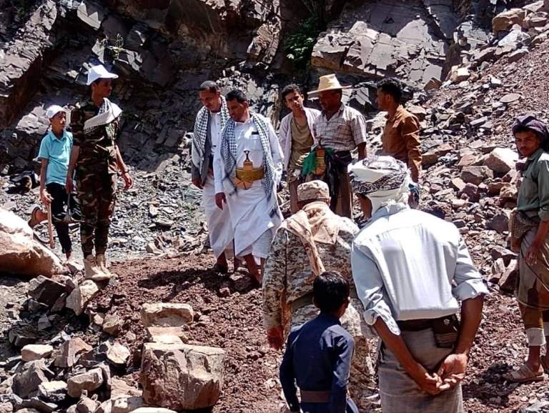 حجة.. مبادرة مجتمعية بمديرية قفل شمر تنجح في إعادة فتح طريق “بيت مراد” المتضرر من السيول