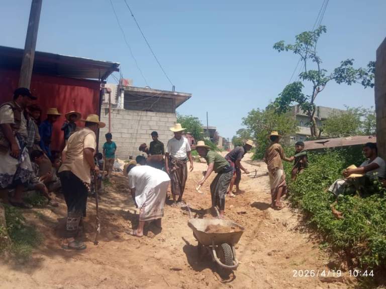 حجة.. تنفيذ مبادرة مجتمعية لإصلاح وترميم طريق قرية علكمة في مديرية أفلح اليمن