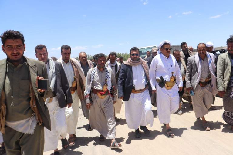 محافظ ذمار وأمين عام الاتحاد التعاوني يتفقدون مزارع الفواكه في سويداء ميفعة عنس