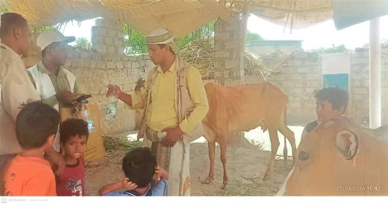 فريق من هيئة الزكاة يتفقد مستفيدي مشروع التمكين الاقتصادي لمنتجي الألبان بمديرية زبيد