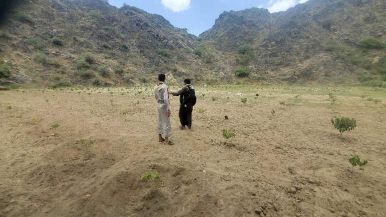 جمعية الصفراء وقيادة السلطة المحلية ينفذان نزولاً ميدانياً لعزلة عكوان لتفقد سير العمل في كرفان القصبة