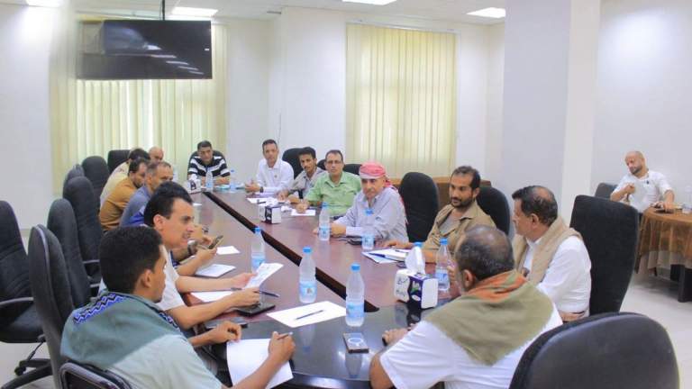 اجتماع بالحديدة يناقش آليات تطوير قطاع الألبان وتعزيز الشراكة بين المنتجين والمصانع