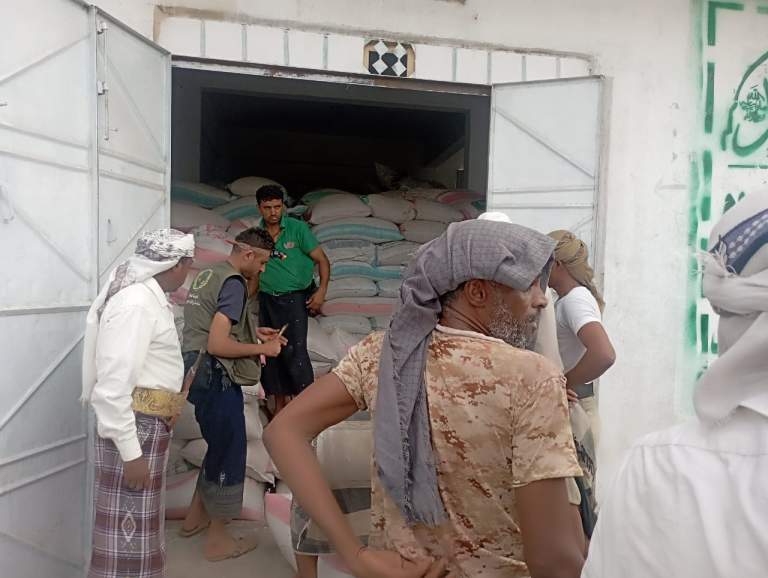 الحديدة.. جمعية الجراحي التعاونية تسترد 9 أطنان من قروض الذرة الشامية