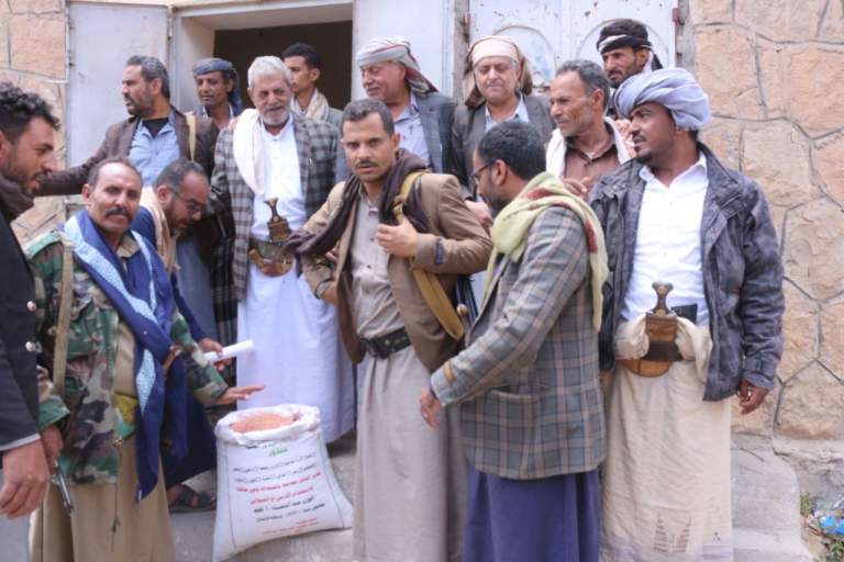 جمعية الرضمة التعاونية توزع 5 أطنان من بذور القمح المروي على المزارعين