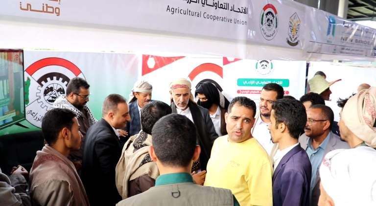 صنعاء.. إقبال واسع على جناح الاتحاد التعاوني الزراعي وجمعياته بمعرض المؤتمر العلمي للعسل الدوائي