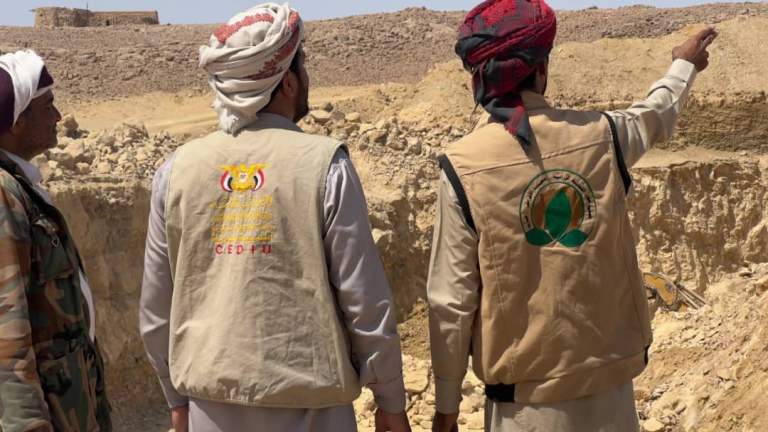 مأرب …تفقد سير العمل في مبادرة إنشاء سد الجمة بمديرية مجزر