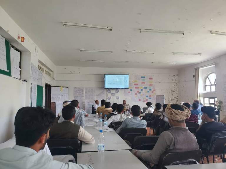 اجتماع في إب لتفعيل المدارس الحقلية وتعزيز كفاءة المجاميع الإنتاجية الزراعية