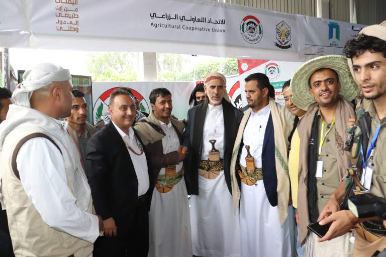 القائم بأعمال رئيس مجلس الوزراء يزور جناح الاتحاد التعاوني الزراعي بمعرض المؤتمر العلمي للعسل الدوائي