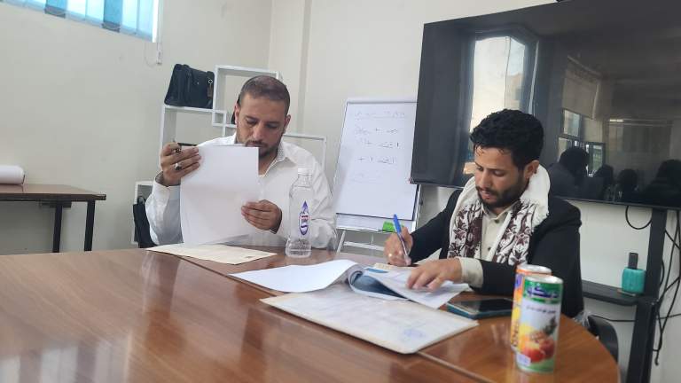 توقيع اتفاقية توسيع محفظة دعم المشاريع الصغيرة والاصغر في حي السنينة بمديرية معين