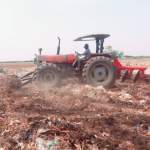 الحديدية.. مبادرة مجتمعية لجمعية المغلاف الزراعية لردم ومعالجة طريق الرابط مع الخبيتية