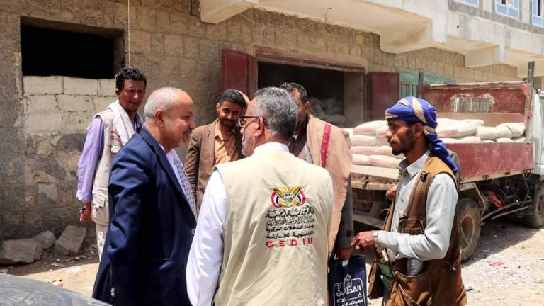 حجة.. جمعية بني العوام تدشن استلام مادتي الإسمنت والديزل لدعم مشاريع المبادرات المجتمعية